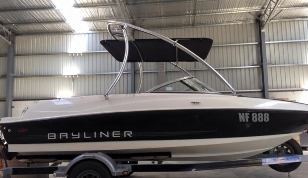 bayliner-wakeboard-tower-bimini
